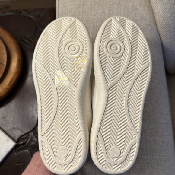 J. Crew Factory City tour sneakers in White/Silver metallic - Picture 5 of 8